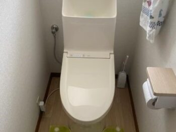 施工完了後のトイレはすっきりとした印象に