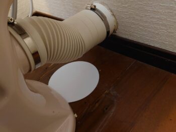 配管も新しい便器に合わせてすっきりとまとめられました