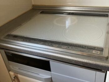 交換後のIHコンロはスタイリッシュで操作も簡単になりました