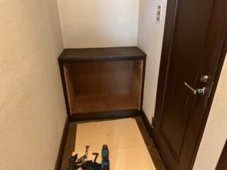 収納スペースも今後は居住空間として使うため整理が必要でした