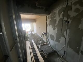 空間全体のバランスを見ながら、段取りよく工事を実施しています